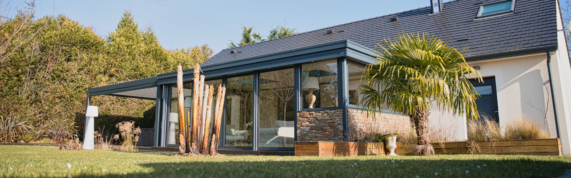 véranda confort²vie avec pergola bioclimatique